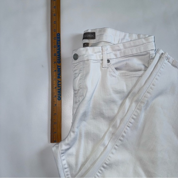 Falls Creek Women’s white Jeans size 16 stretch - Picture 4 of 9